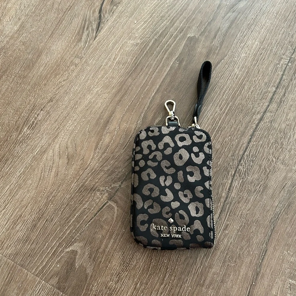 Kate Spade EUC Black and Gray Animal Print Wristlet
